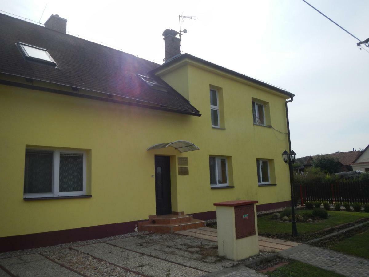 Apartmany Sarka Ujezd U Hradce Kralove Hradec Králové Exterior foto